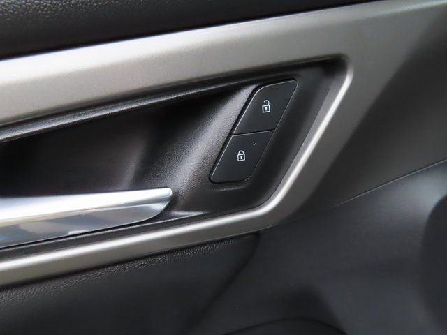 Used 2025 Chevrolet Traverse LT AWD/4WD image 11