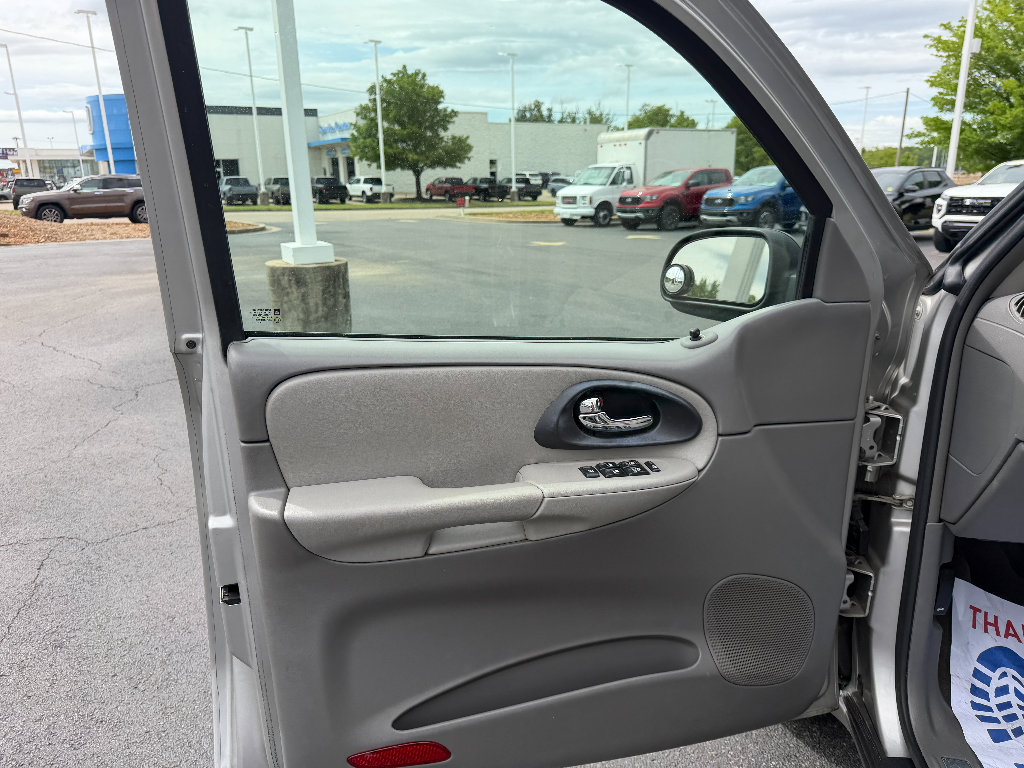 Used 2005 Chevrolet TrailBlazer LS w/ LS Preferred Equipment Group RWD image 24