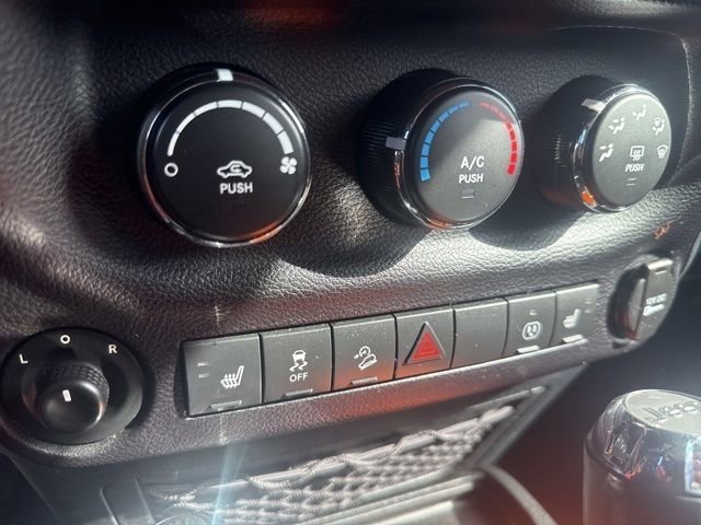 Used 2016 Jeep Wrangler Unlimited Sahara w/ Connectivity Group image 19