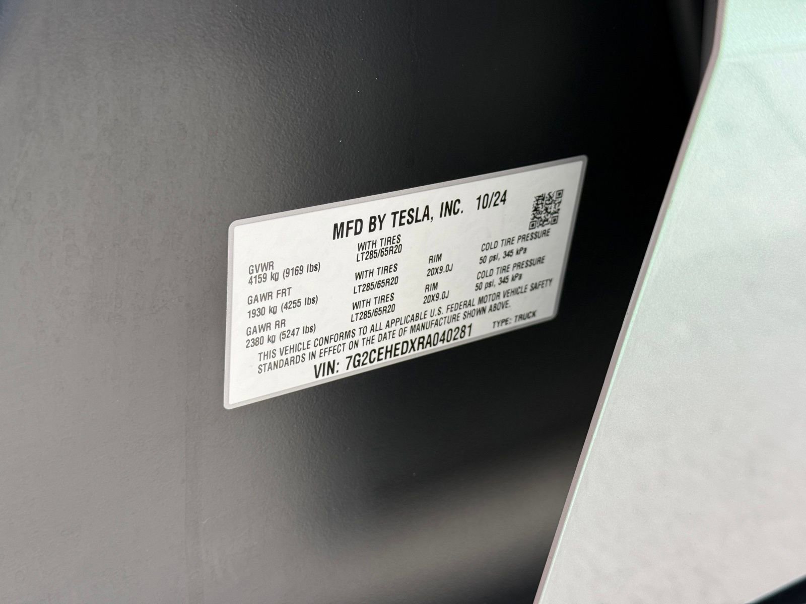 Used 2024 Tesla Cybertruck AWD Crew Cab image 31