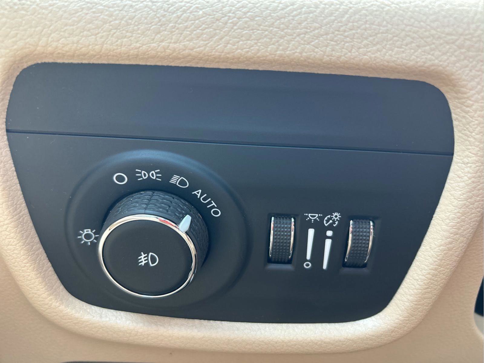 Certified 2024 Jeep Grand Cherokee L Limited w/ Black Appearance Package image 25