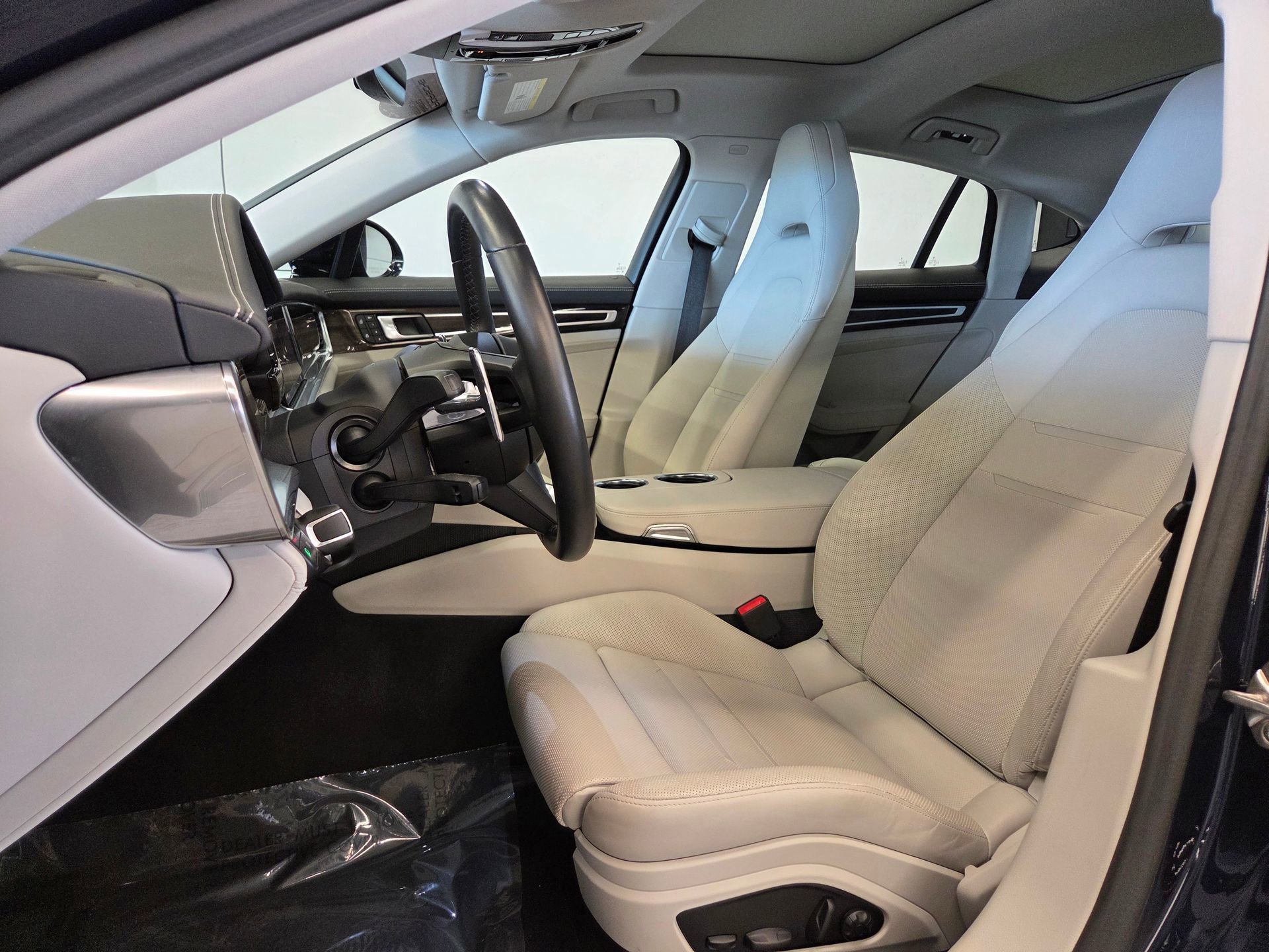 Certified 2023 Porsche Panamera 4 Platinum Edition image 5