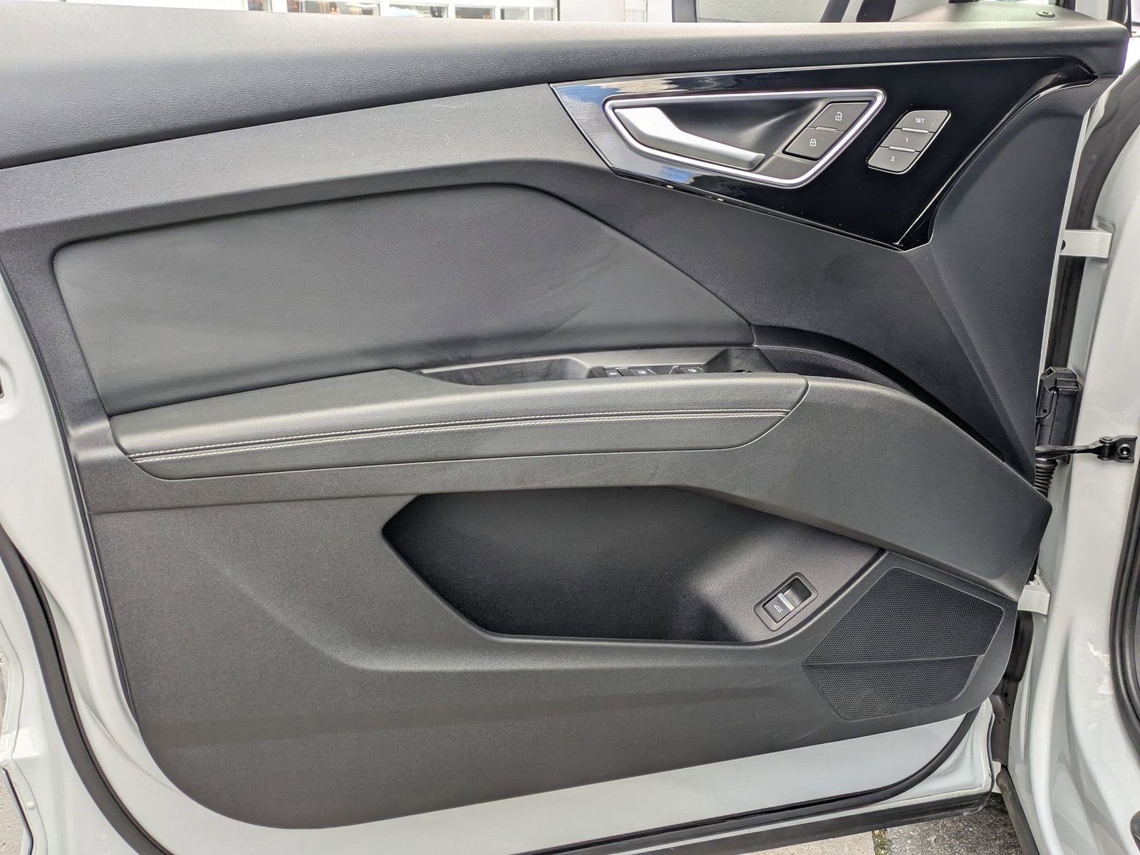 Used 2022 Audi Q4 e-tron Premium Plus w/ Premium Plus image 16