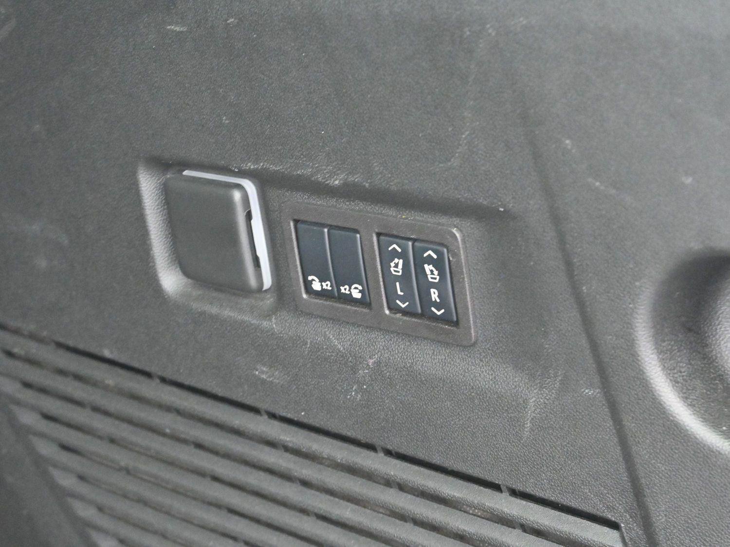 Used 2024 GMC Yukon XL Denali Ultimate image 11