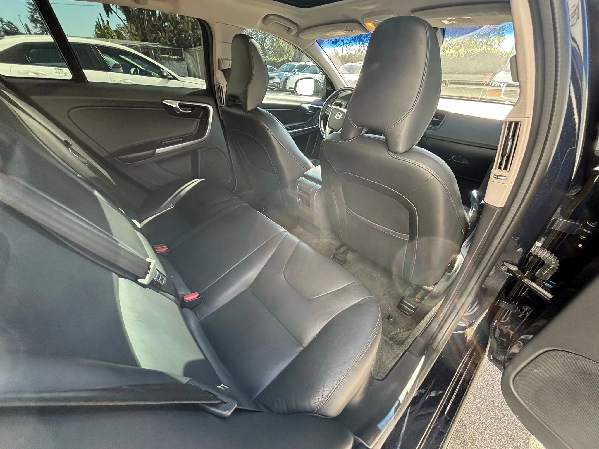 Used 2017 Volvo V60 T5 Premier w/ Convenience Package image 47