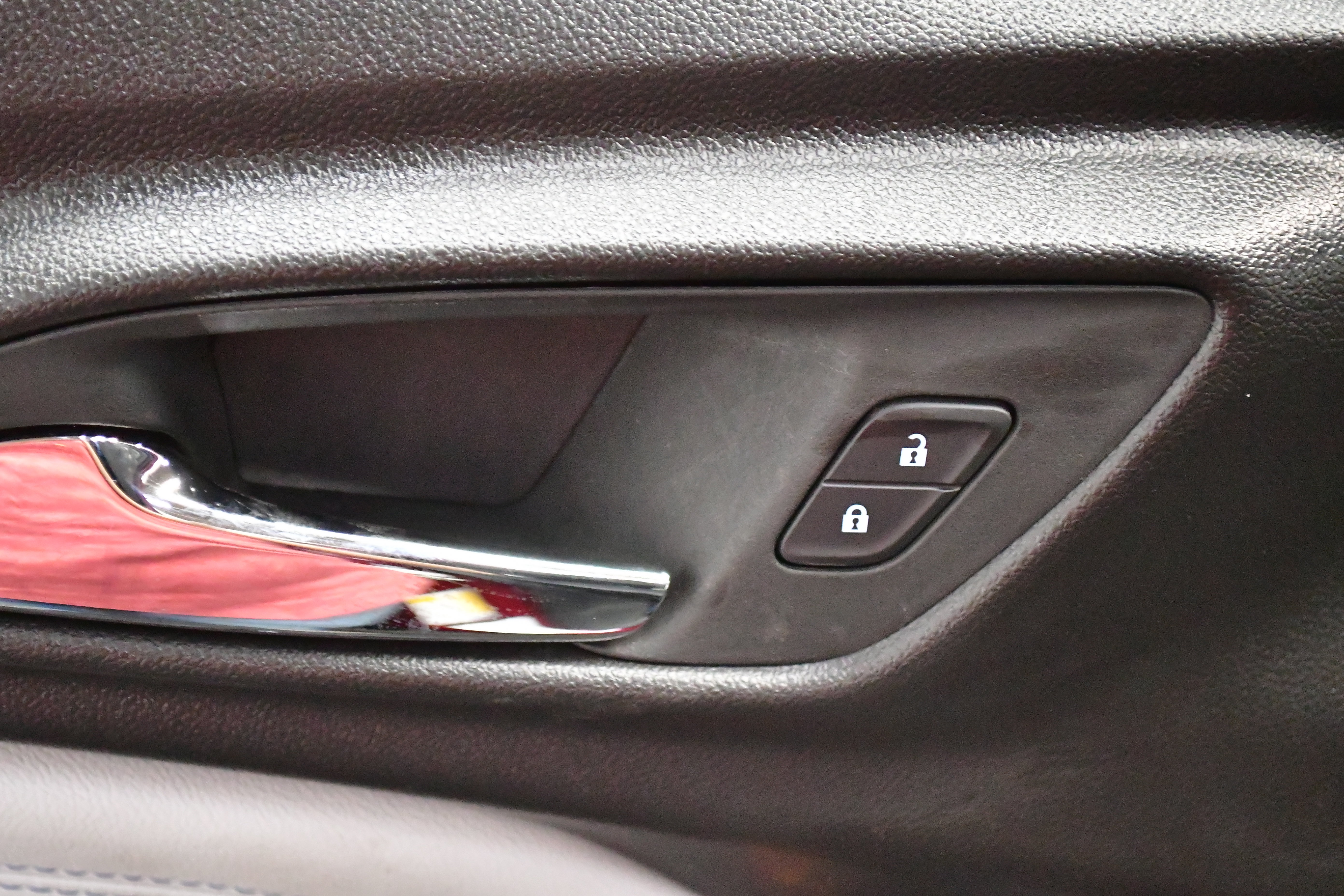 Used 2025 Chevrolet Trax LT w/ LT Convenience Package image 24