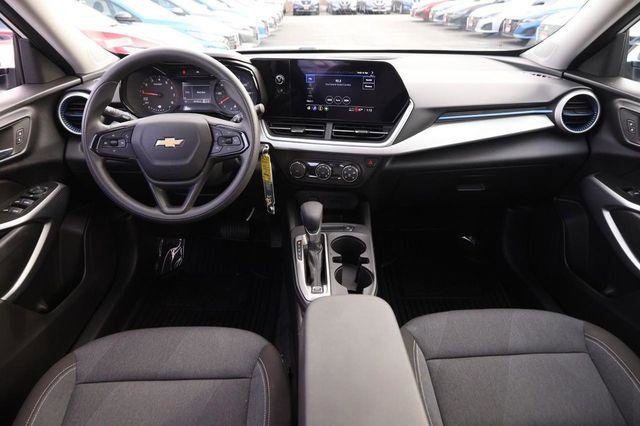 Used 2025 Chevrolet Trax LS image 18