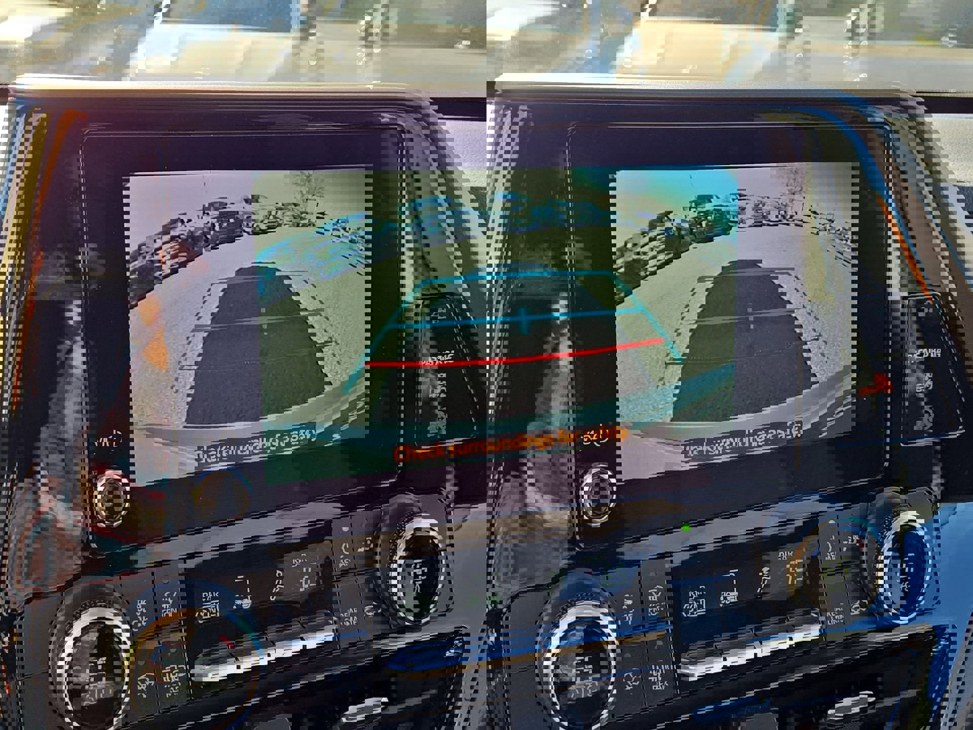 Used 2023 Toyota Highlander LE image 18