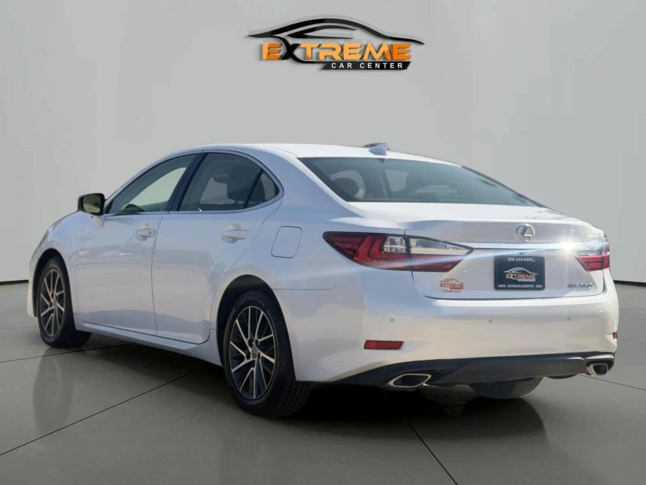 Used 2016 Lexus ES 350 w/ Navigation System Package FWD image 4
