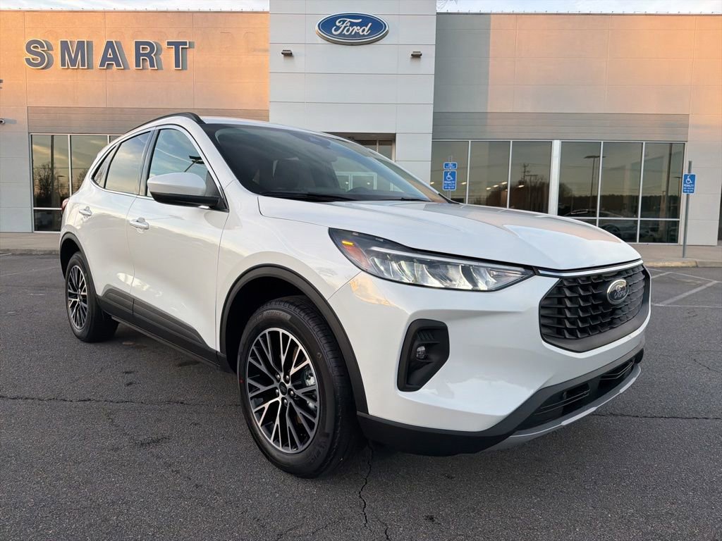 New 2026 Ford Escape SE FWD image 1