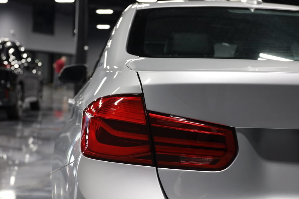 Used 2017 BMW 330e w/ Technology Package RWD image 38
