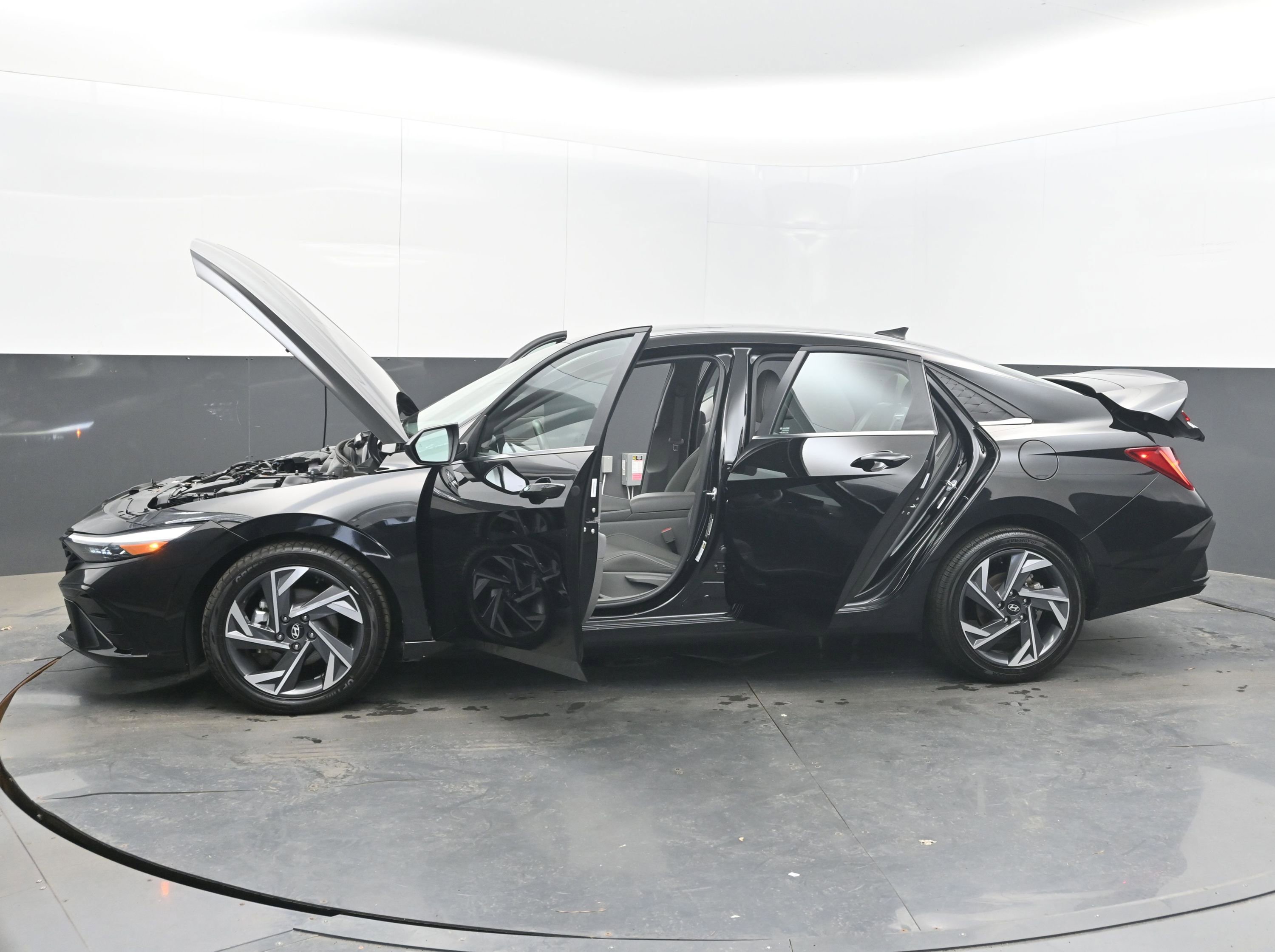 Used 2025 Hyundai Elantra SEL image 43