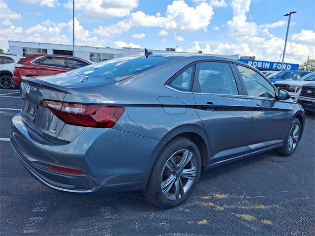 Used 2024 Volkswagen Jetta SE image 6