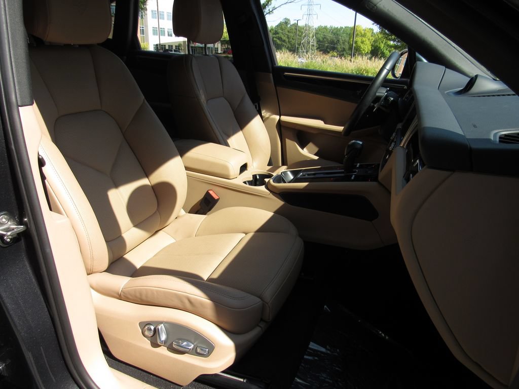 Certified 2026 Porsche Macan AWD/4WD image 21
