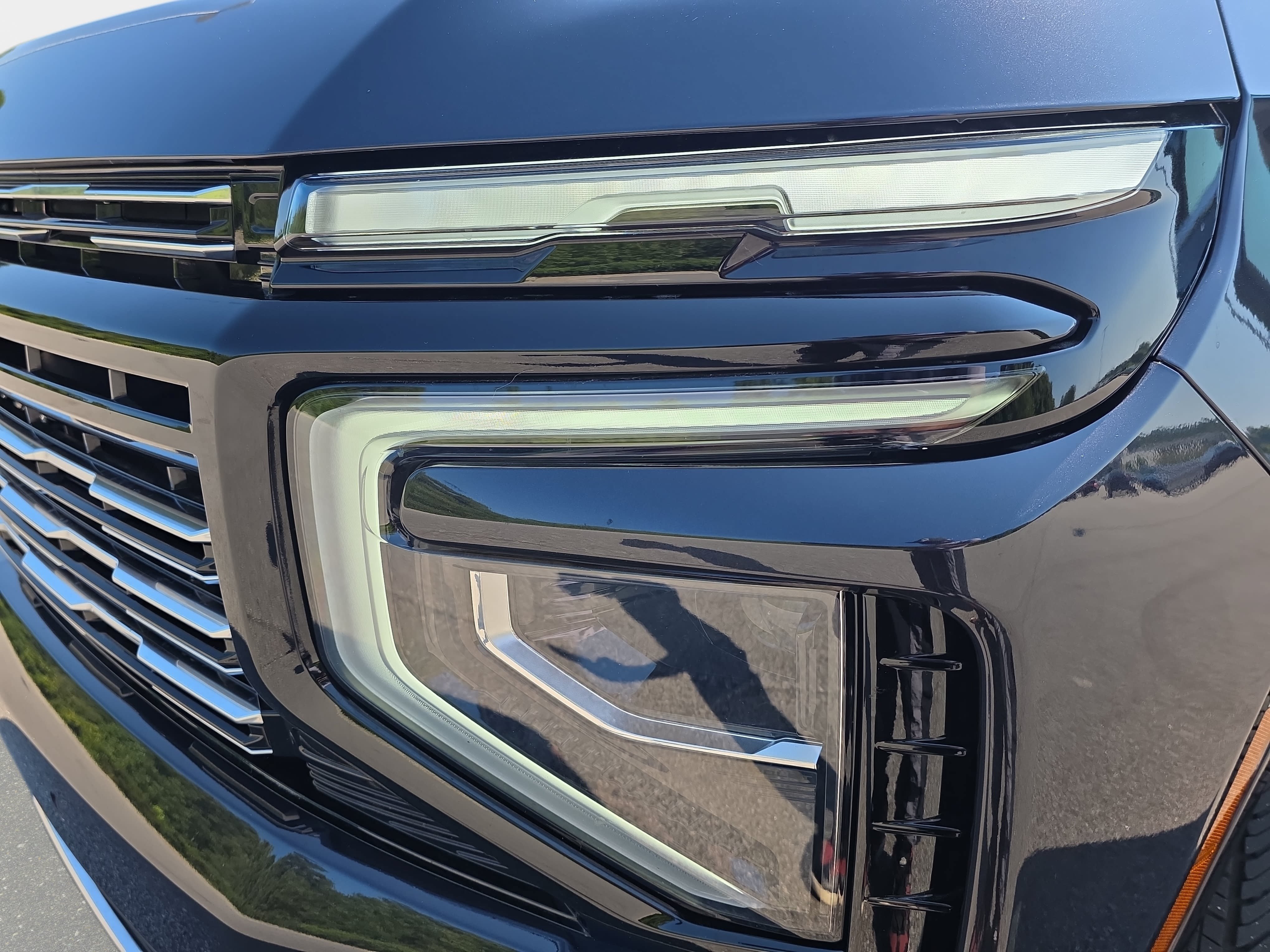 Used 2025 Chevrolet Suburban High Country AWD/4WD image 32