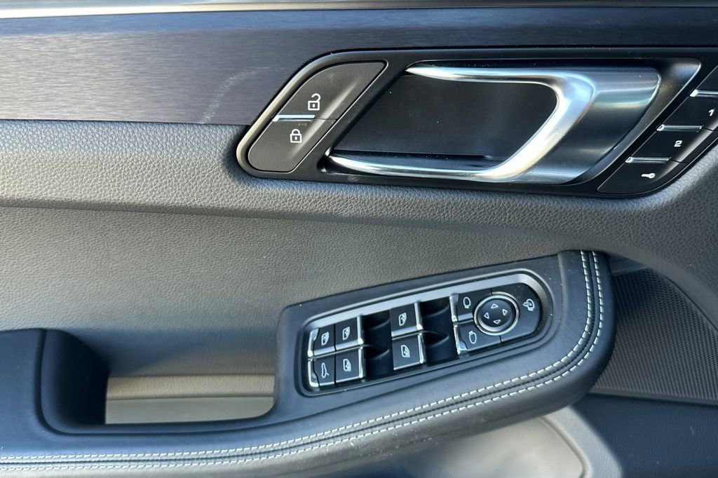 Used 2024 Porsche Macan GTS image 10