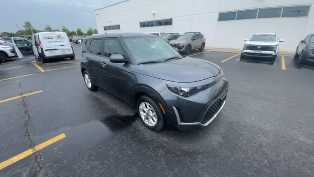Used 2025 Kia Soul LX w/ LX Technology Package FWD image 4