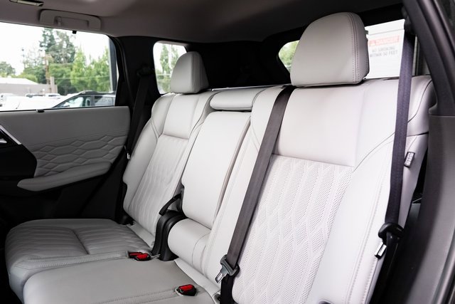 New 2025 Mitsubishi Outlander AWD image 26