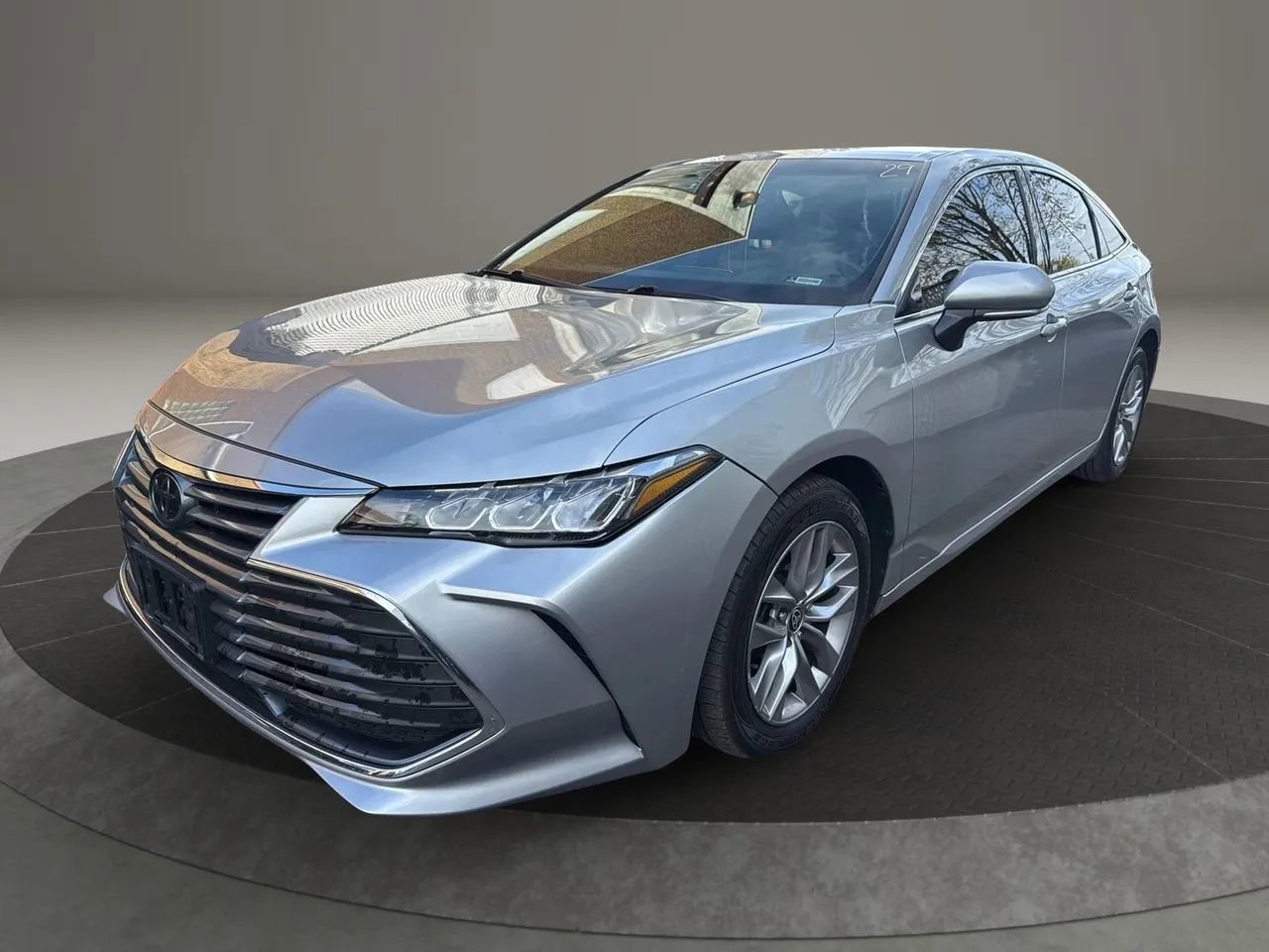 Used 2022 Toyota Avalon XLE FWD image 1