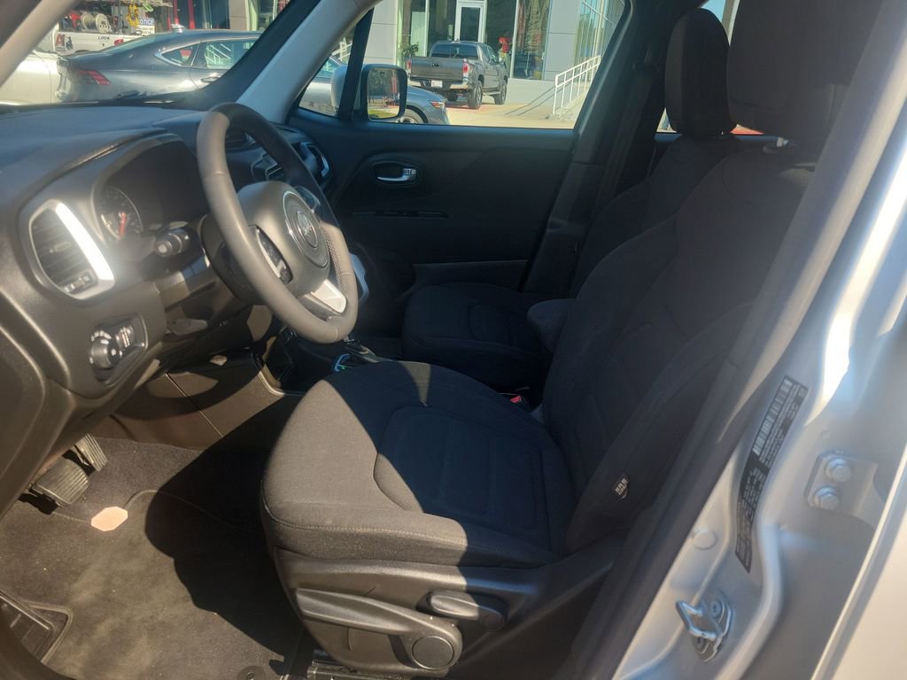 Used 2020 Jeep Renegade Latitude image 16