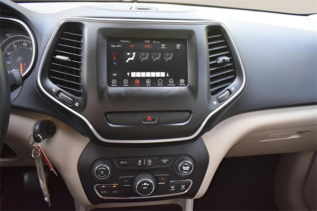 Used 2019 Jeep Cherokee Latitude w/ Popular Appearance Group image 21
