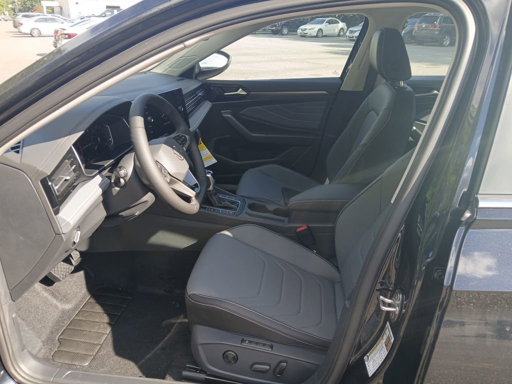 New 2025 Volkswagen Jetta SEL image 9