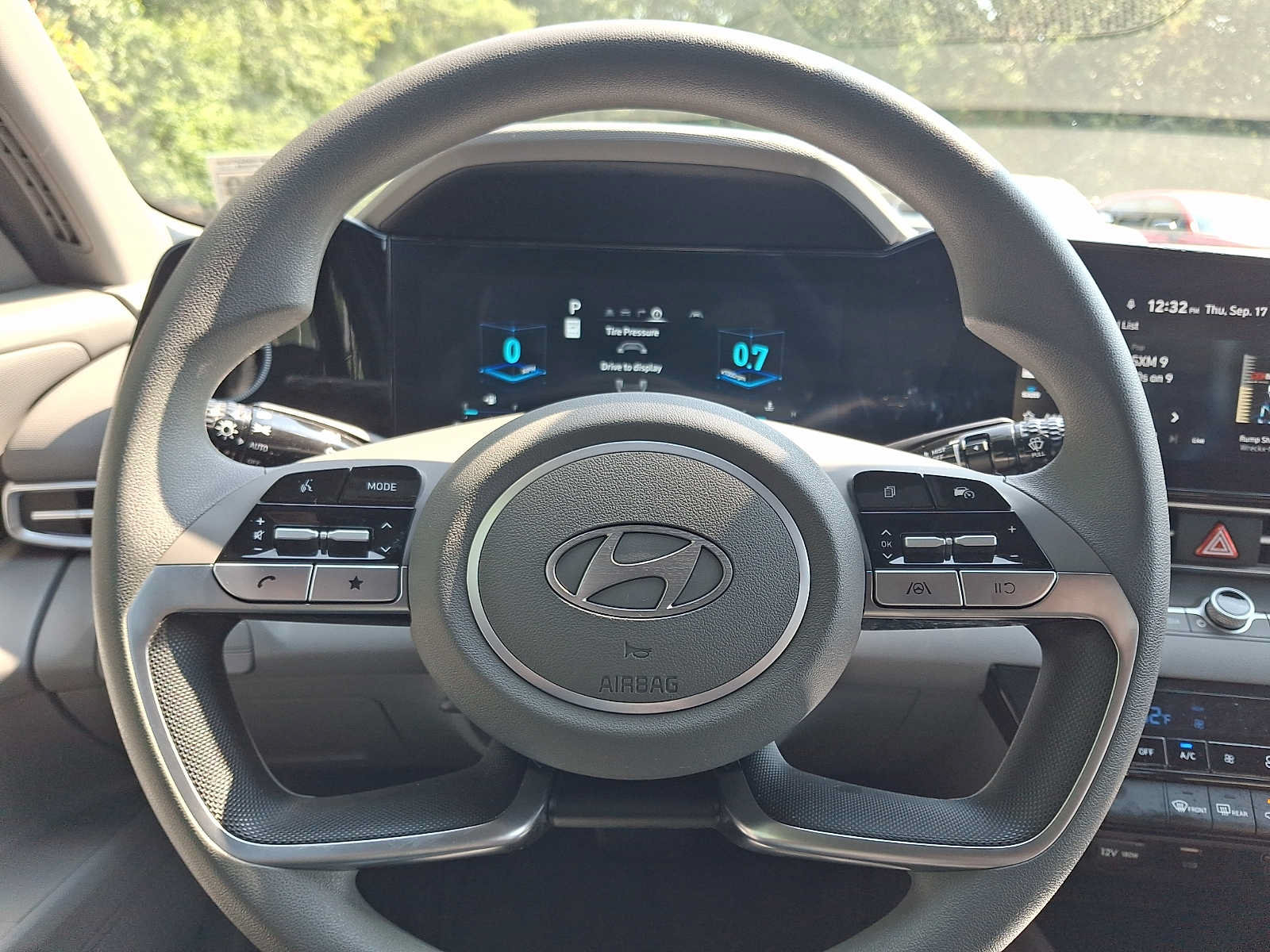 Used 2024 Hyundai Elantra SEL FWD image 19