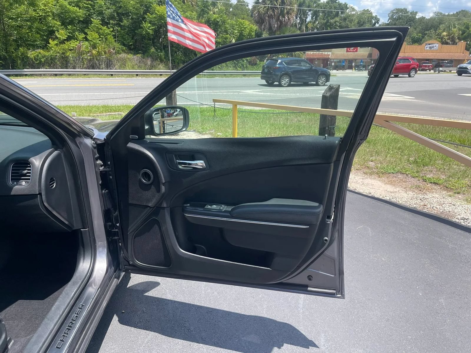 Used 2014 Dodge Charger SXT RWD image 13