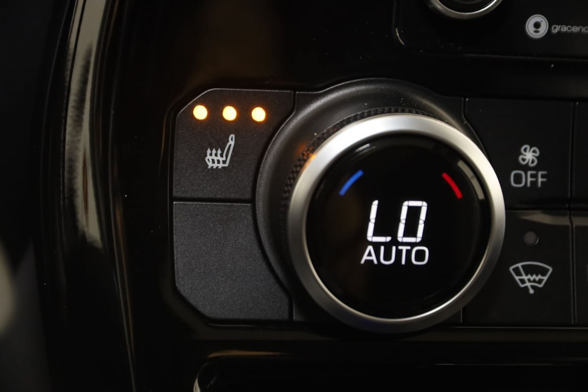 Used 2021 Toyota Highlander XLE AWD/4WD image 8