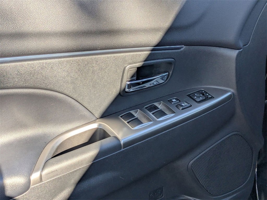 Used 2025 Mitsubishi Outlander Sport SE image 17