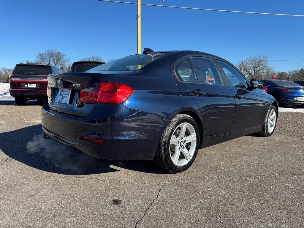 Used 2014 BMW 320i xDrive Sedan AWD/4WD image 4