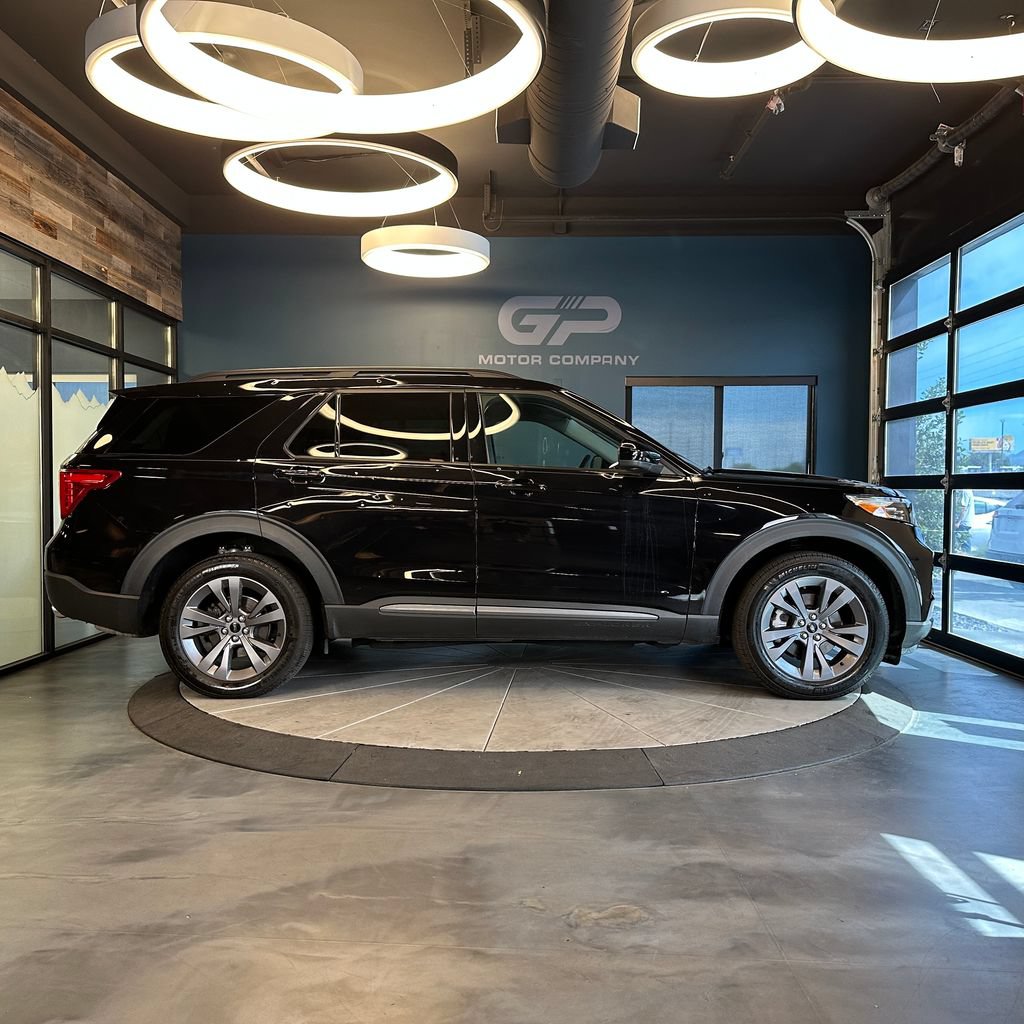 Used 2024 Ford Explorer XLT w/ Equipment Group 202A AWD/4WD image 2