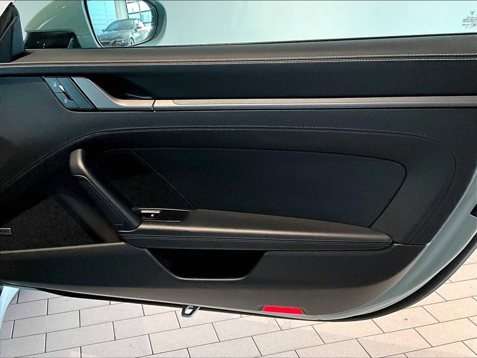 Used 2025 Porsche 911 Carrera image 27