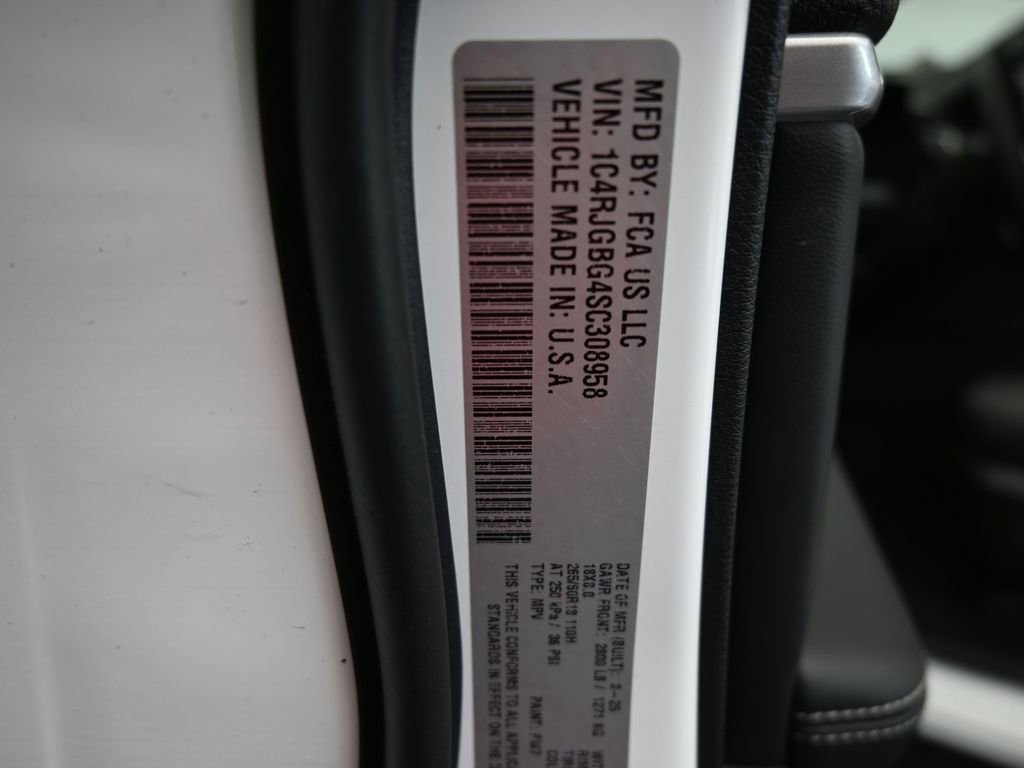 Used 2025 Jeep Grand Cherokee Limited image 17