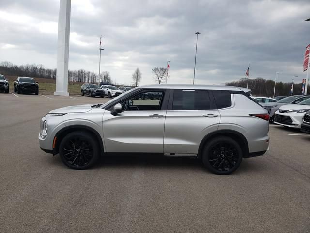 Used 2022 Mitsubishi Outlander SE image 7