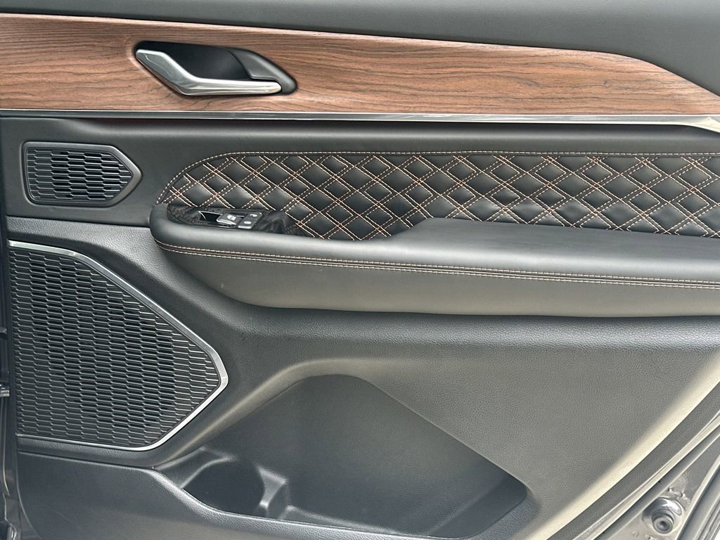 Used 2024 Jeep Grand Cherokee L Summit w/ Advanced Protech Group IV image 17