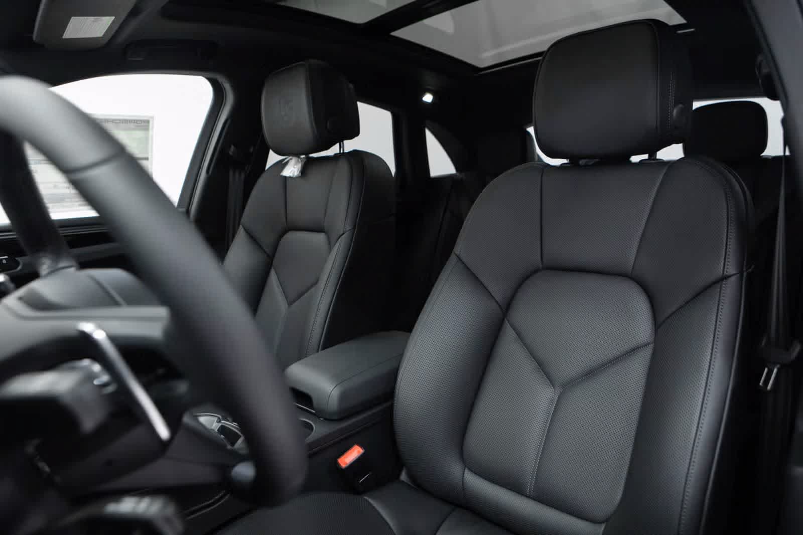 Certified 2026 Porsche Macan S AWD/4WD image 5