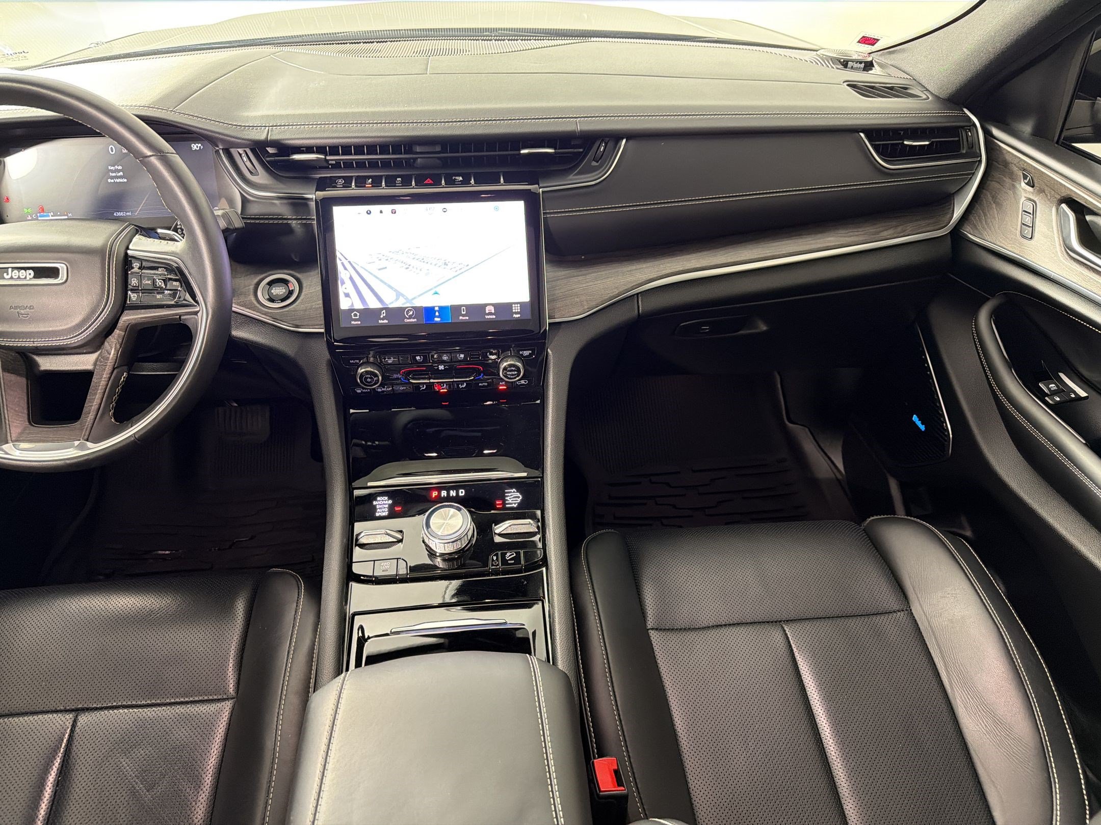 Used 2022 Jeep Grand Cherokee Overland w/ Luxury Tech Group IV AWD/4WD image 29