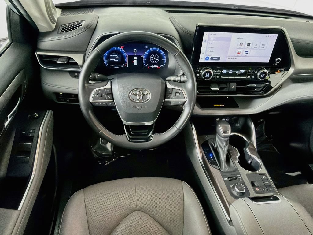 Used 2023 Toyota Highlander Limited AWD/4WD image 23