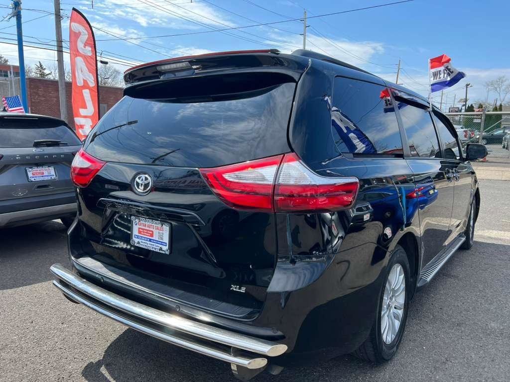 Used 2017 Toyota Sienna XLE w/ XLE Navigation Package image 10