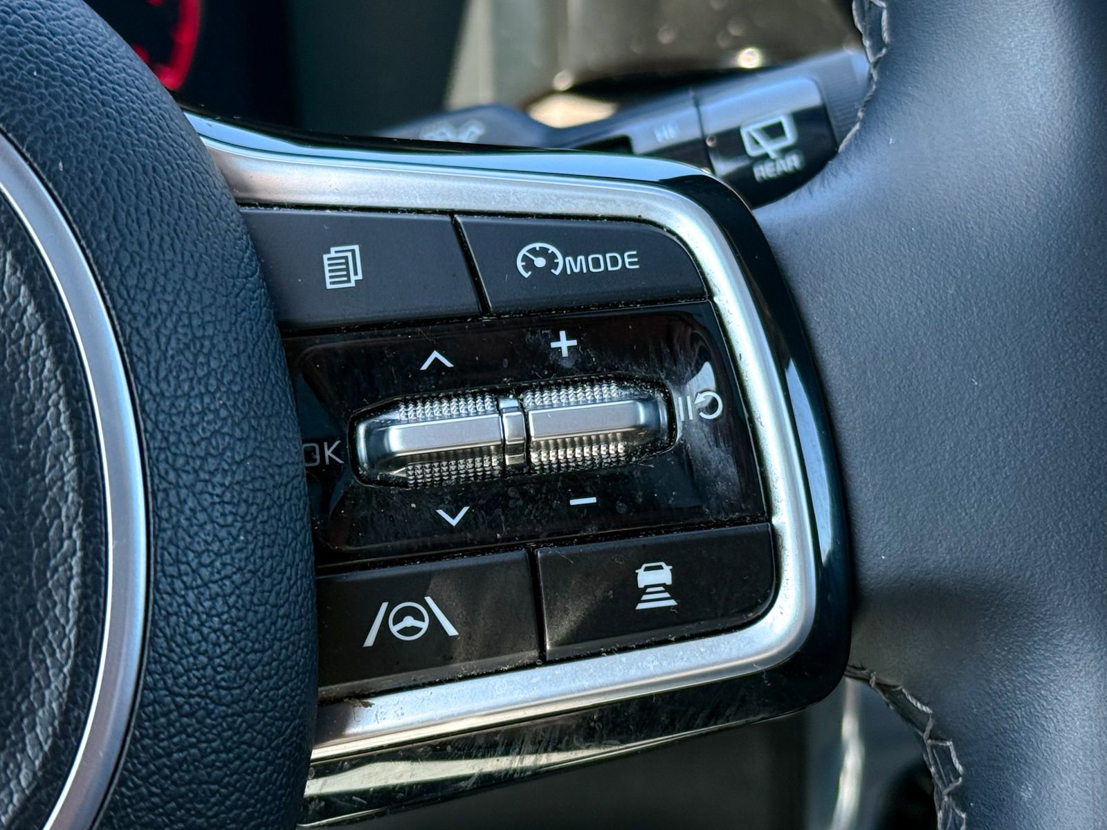 Certified 2023 Kia Sorento SX image 29