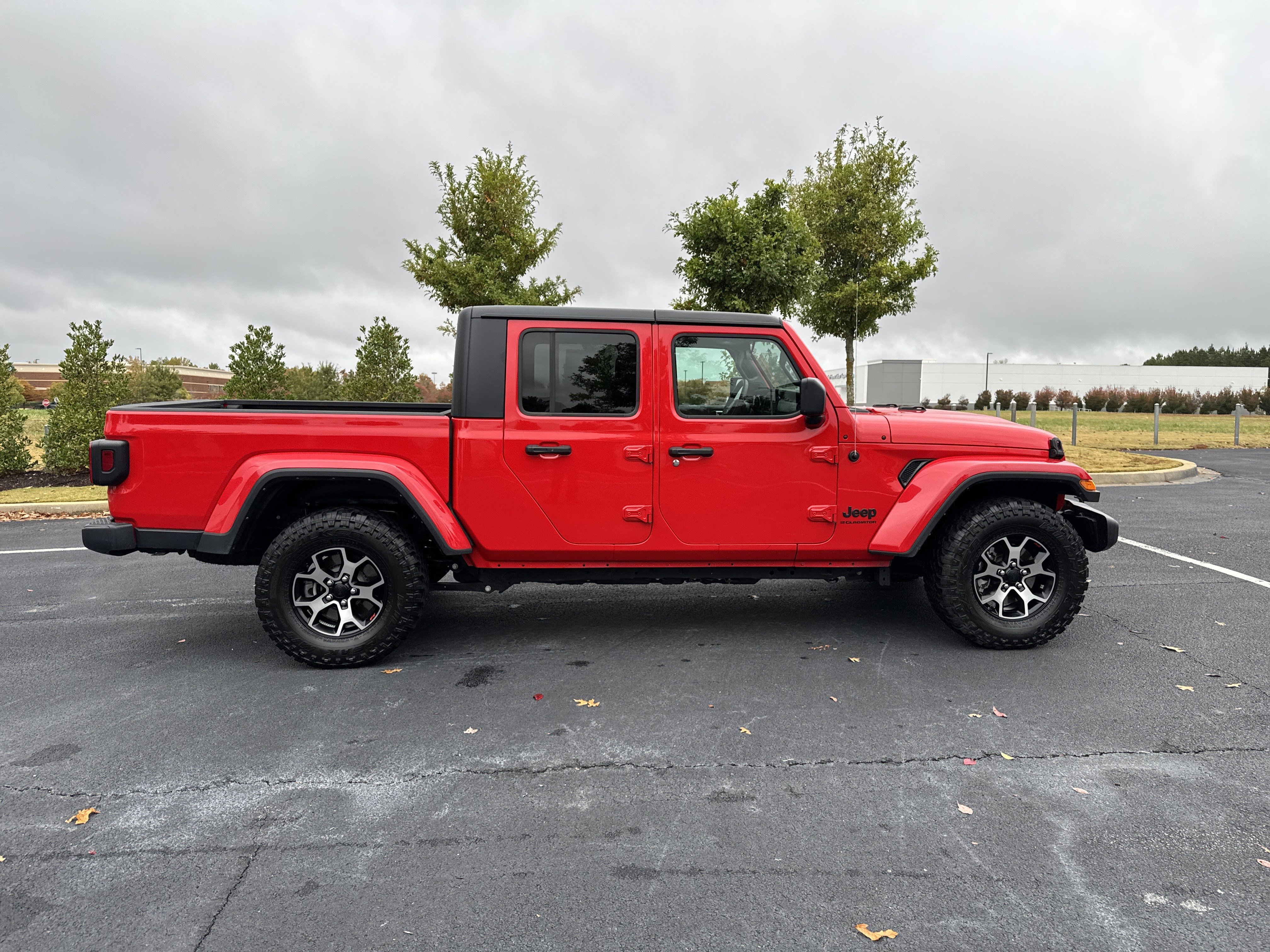 Used 2023 Jeep Gladiator Sport image 10