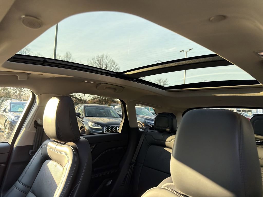 Used 2025 Lincoln Corsair Reserve image 28