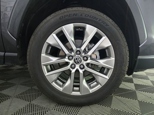 Used 2022 Toyota RAV4 Limited FWD image 11