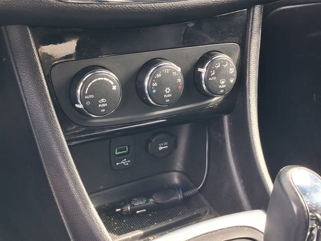 Used 2014 Chrysler 200 Limited w/ Sun/Sound Group image 22