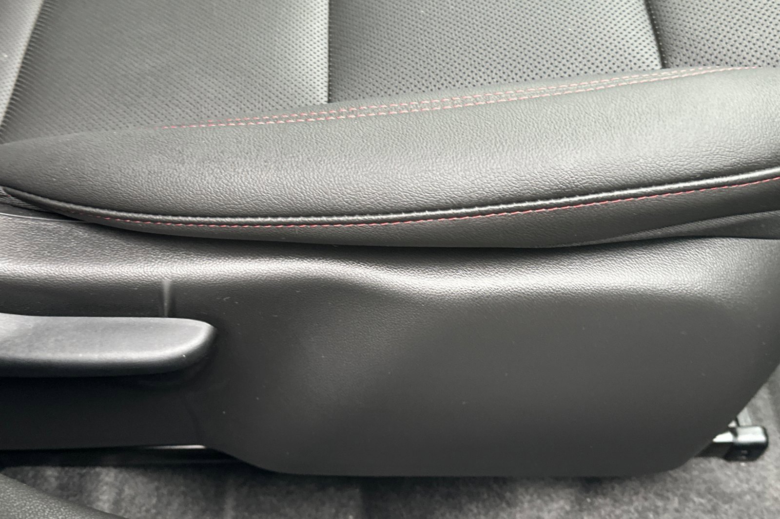 Used 2025 Chevrolet Trax RS w/ Driver Confidence Package image 23