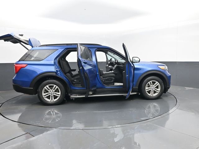 Used 2023 Ford Explorer XLT image 30