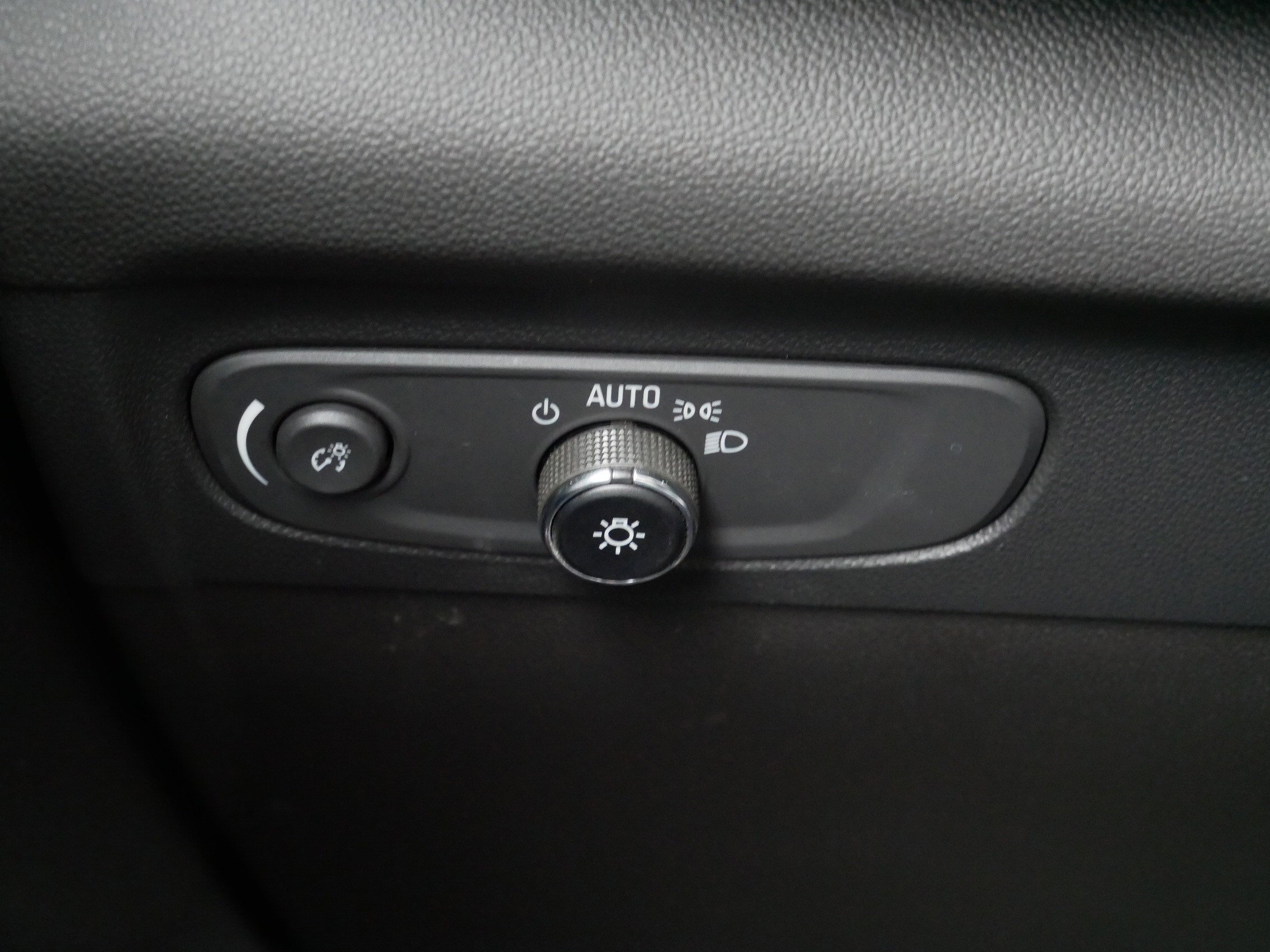 Used 2023 Buick Envision Essence w/ Sport Touring Package image 26