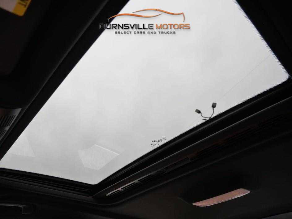 Used 2018 BMW 330i xDrive Sedan w/ Premium Package image 29