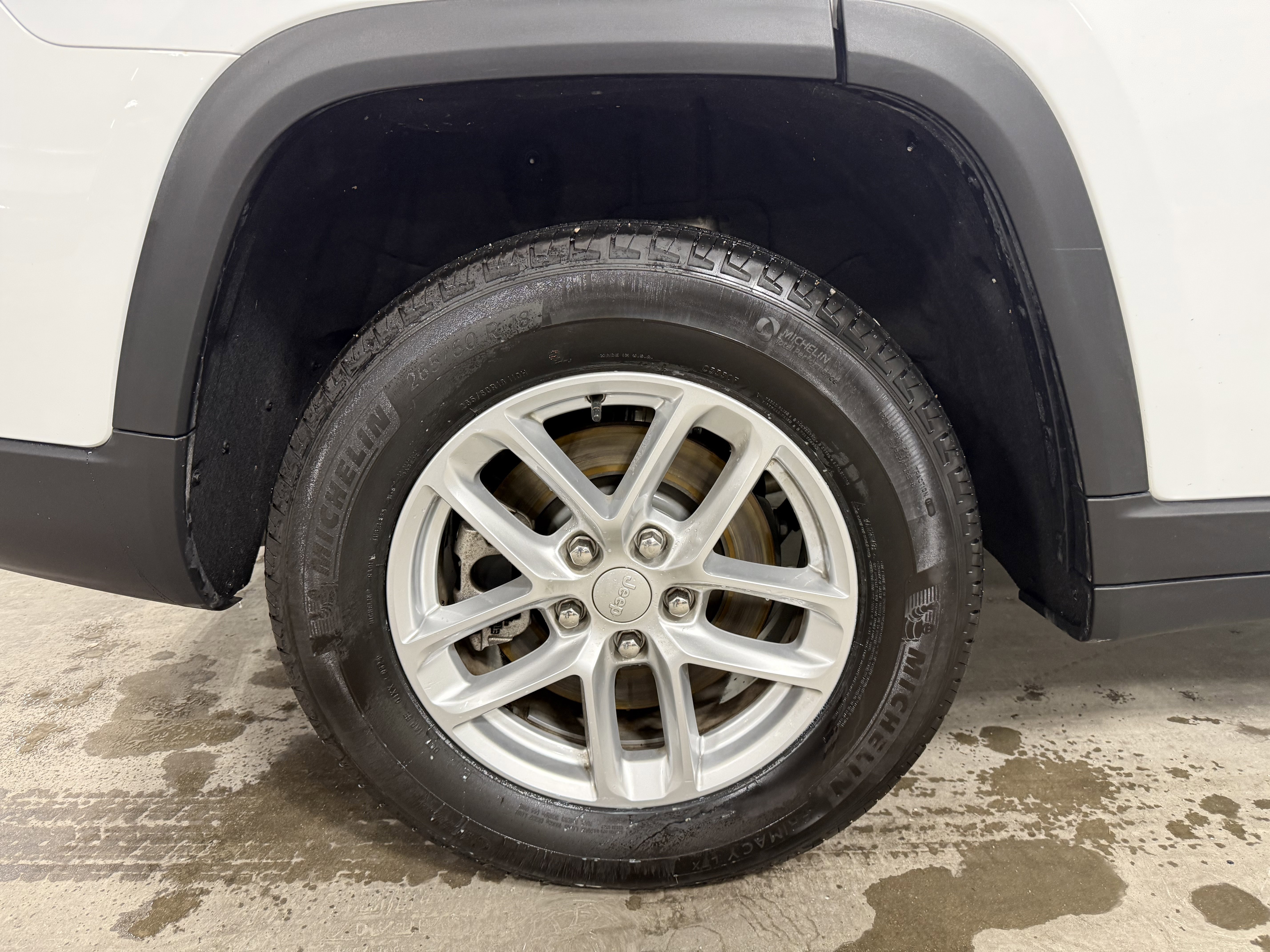 Used 2024 Jeep Grand Cherokee L Laredo w/ Luxury Tech Group I image 11